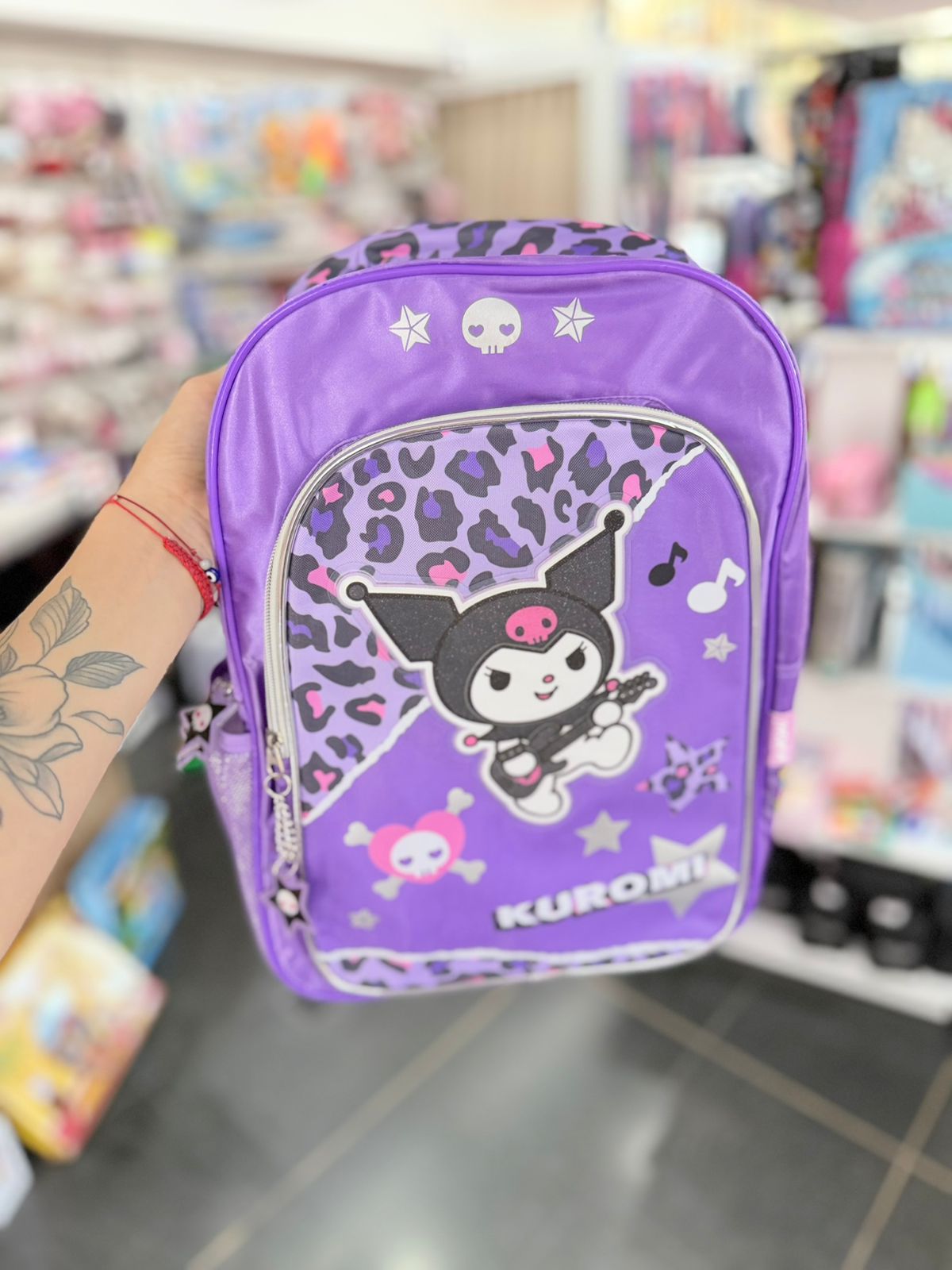 Mochila Kuromi Rock 16” Espalda 1